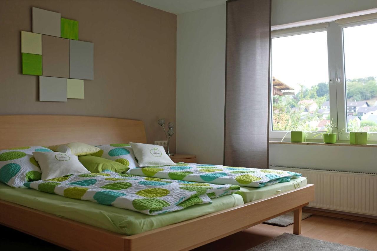 Ferienwohnung Im Paradies Momlingen 外观 照片